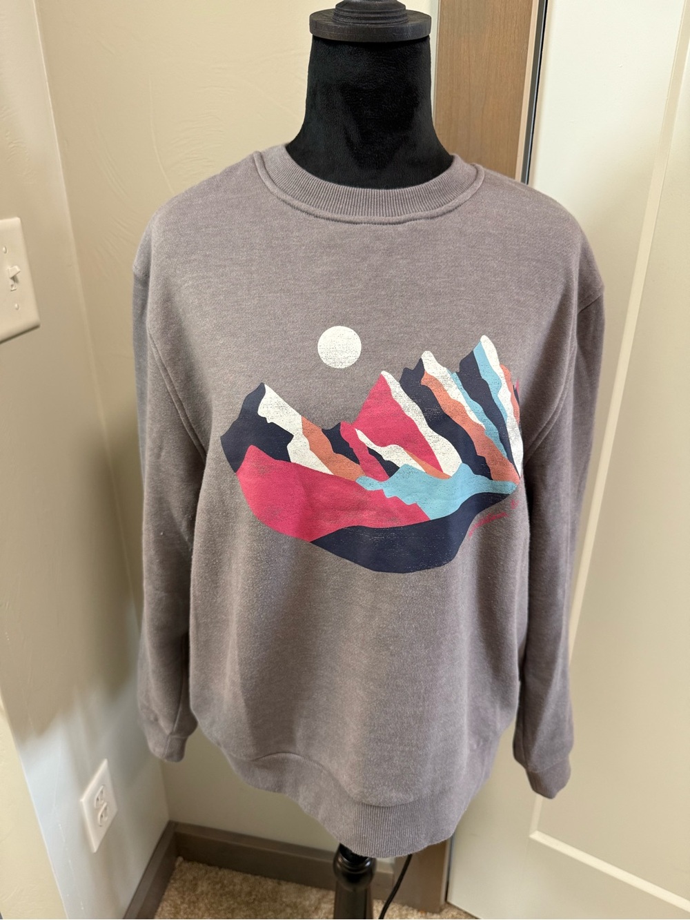 Mountain And Isles Grey Pullover Crewneck Sweatshirt‎ Mountains Outdoor Sunset L